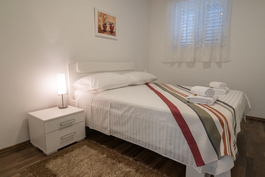 Drop In Split Luxury Suites Bagian luar foto