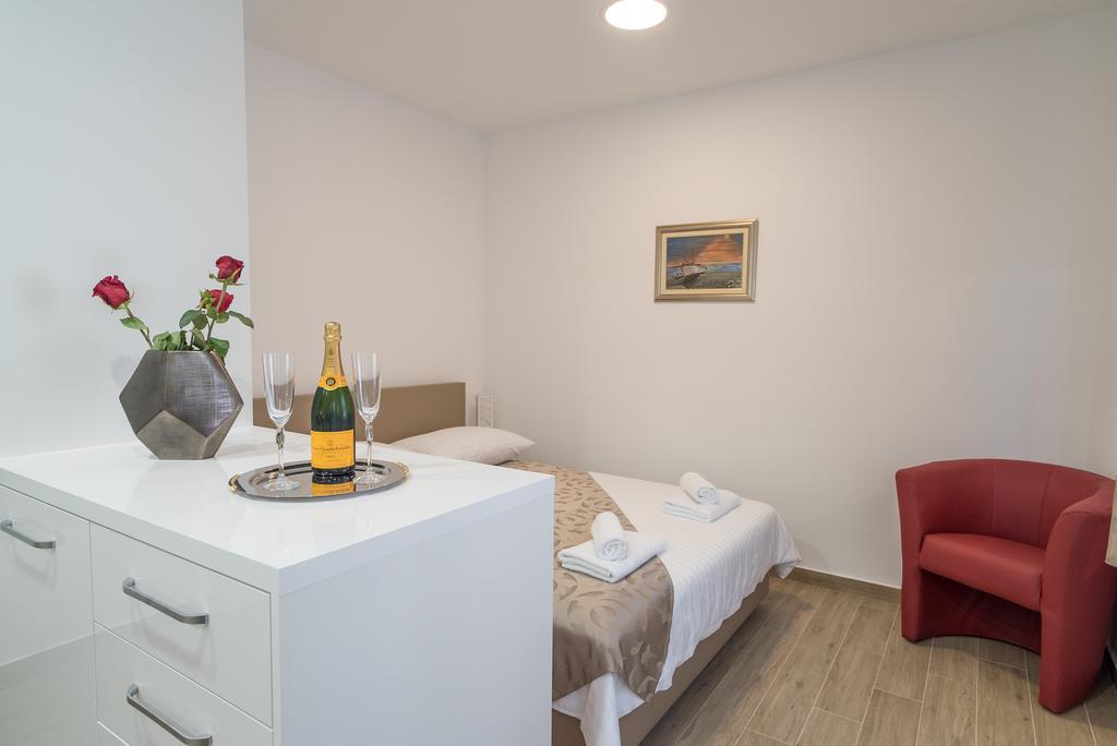 Drop In Split Luxury Suites Bagian luar foto