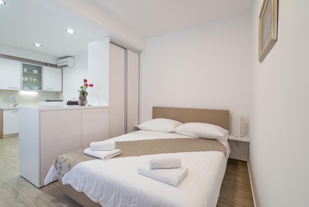 Drop In Split Luxury Suites Bagian luar foto