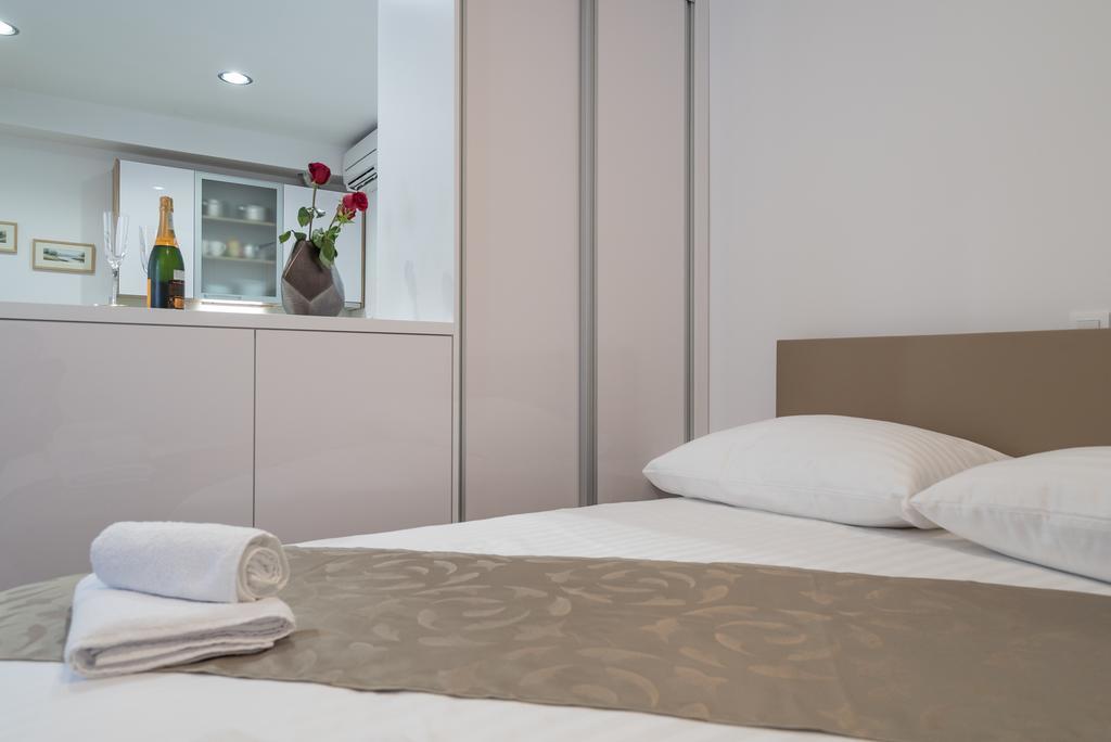 Drop In Split Luxury Suites Bagian luar foto