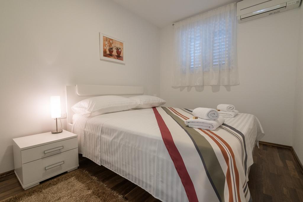 Drop In Split Luxury Suites Bagian luar foto