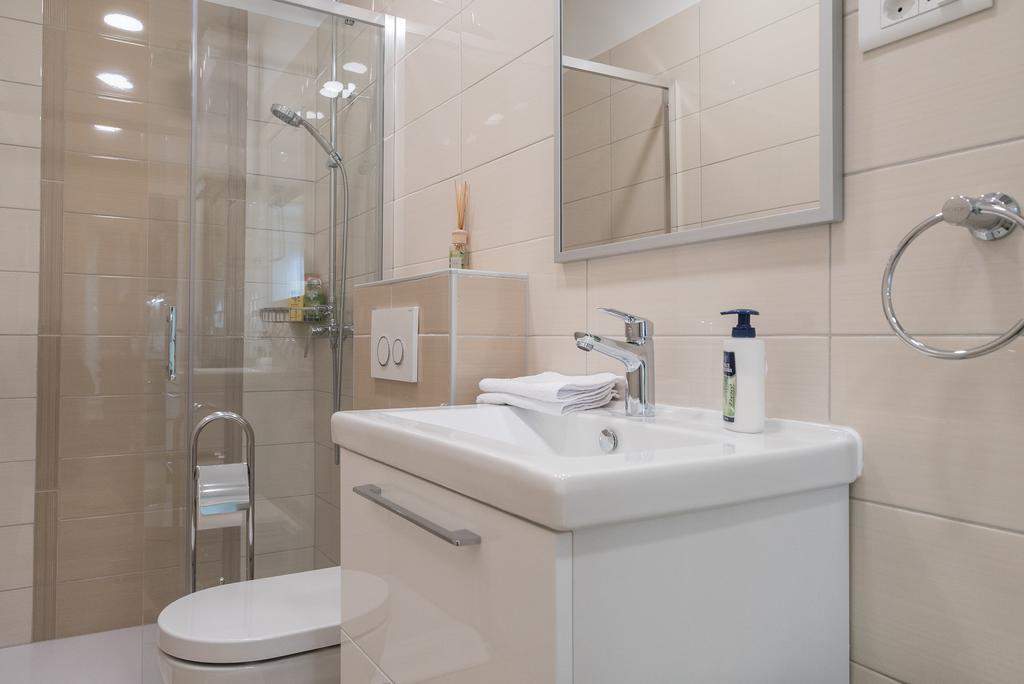 Drop In Split Luxury Suites Bagian luar foto